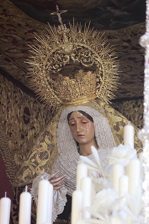 ReinaDelRealejo's tweet photo. Solo nos queda adorar su Cruz. Es #ViernesSanto2015, es @RealejoDeDios, es @FavoresHdad de toda #Granada. http://t.co/BS6hGvzUeo