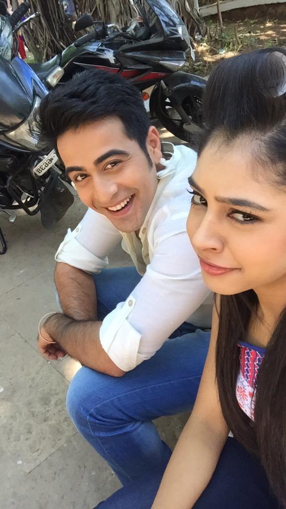 niti_taylor's tweet photo. Guess who comes to visit the murthys @dishank_arora http://t.co/JbBa3Tjjls