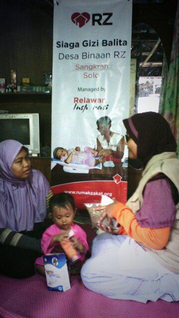 CikguDevi's tweet photo. Berbagi makanan tambahan bagi balita desbin @rumahzakat @RZ_Solo @Rel_Inspirasi http://t.co/SYTqSBB9yA