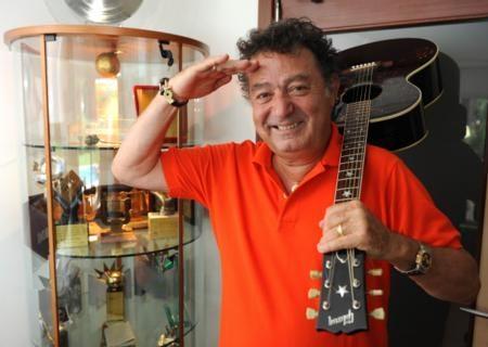 Mekanın cennet olsun büyük usta seni unutmuycaz Kayhan :(