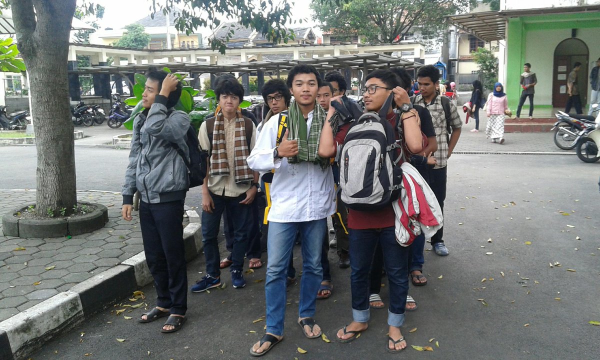 dkm_ninja's tweet photo. bismillaahirrahmaanirrahiim
Live update dari kegiatan biruh ni..😊 http://t.co/8BGABlnU7u