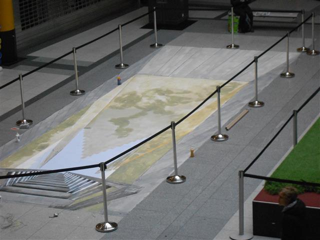 Wie raadt wat op de #3Dpainting komt? #streetpainter #Matthew# May in #Shopping #Gentzuid. 4 april helemaal klaar!