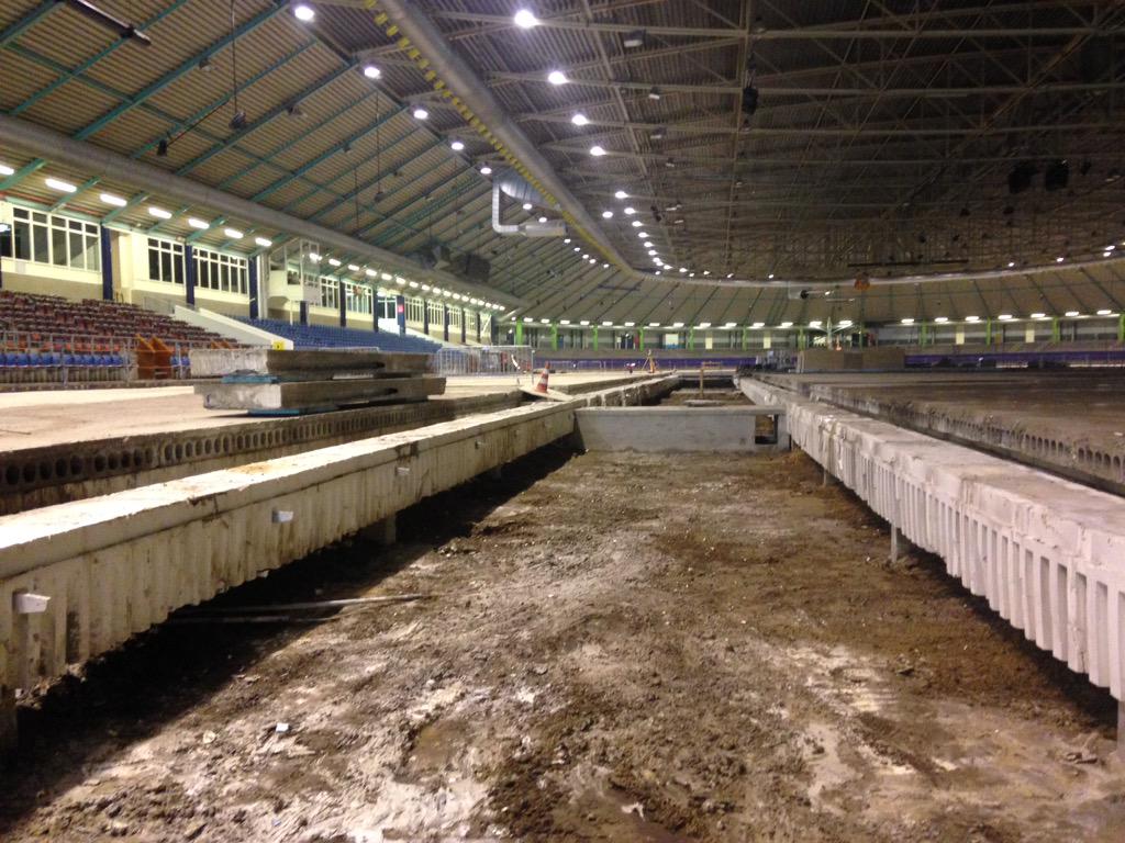 Catchyourmoment's tweet photo. Onder de grond van @Thialf schiet mooi op! #verbouwing #docu http://t.co/cx4Tqb3NRb