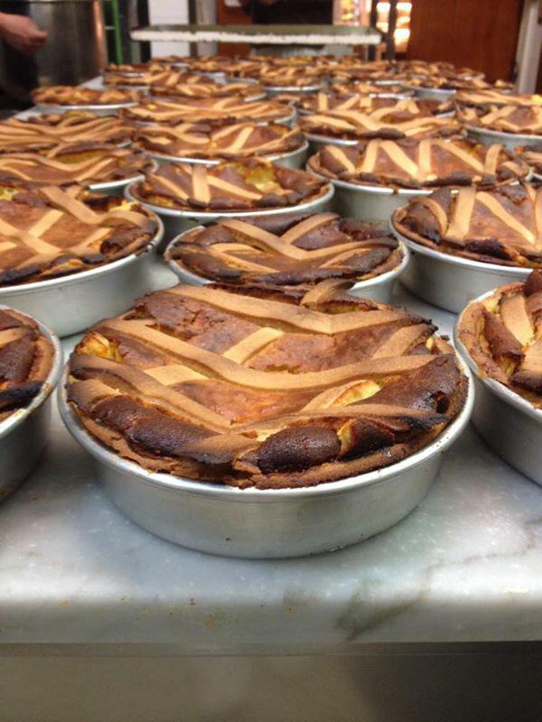 iDolciDiCiotola's tweet photo. LaVeraPastiera #foodporn #FOODMADE #pastiera @ilGamberoRosso @culturadelgusto @napoli24 @avellinonline @FoodPornsx http://t.co/D4Euxb5Z3k
