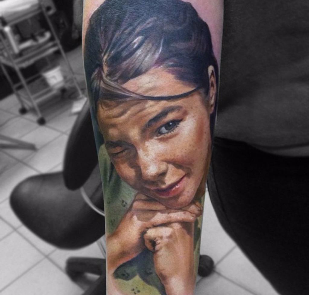 Tatuagens realistas da russa Valentina Ryabova CBpytW4WgAAhmOb - Tatuagens realistas da russa Valentina Ryabova