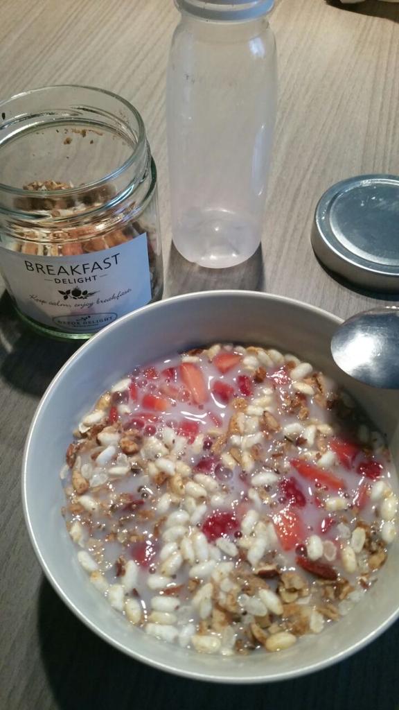 leBbBlog's tweet photo. @DetoxDelightFR  Dégustation en cours.. Un régal!!🍉🍎🍌🍏🍓😍💋#detoxdelight #detox #Breakfast #enjoy #morning #goodmoment👌 http://t.co/84VKzJx4aB