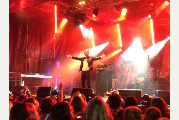 Cazfest's tweet photo. RT if you're looking forward to seeing @Eddrewett perform again at #Cazfest!!! :) http://t.co/s6SJcuiJA9