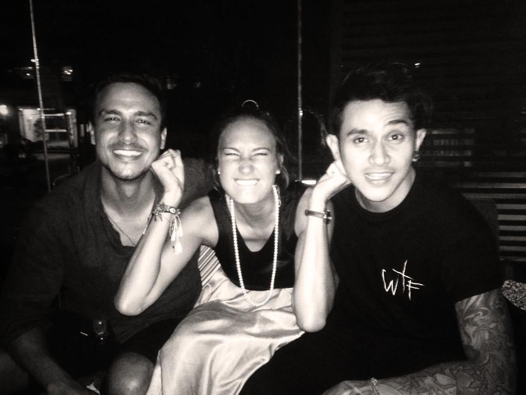 hamishdw's tweet photo. Family @nadinelist @vickykciv http://t.co/kbxRUQZzGj