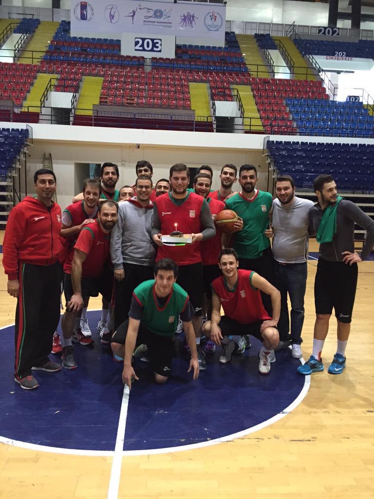 Bugün yaptığımız antrenman sonunda genç oyuncumuz Bertan Ülkü'nün yaşgününü kutladık. #İyikiDoğdunBerto #11