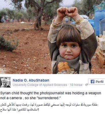 noticias_cuatro's tweet photo. La niña siria que se rindió a una fotógrafa, símbolo de una guerra http://t.co/hriBmwCfNj http://t.co/ARua48XekS