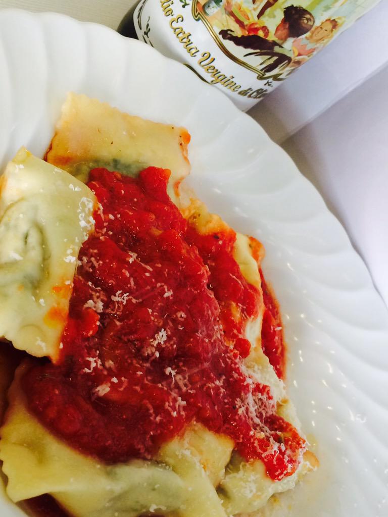 ilDeneliz's tweet photo. Home-made ravioli and fresh tomatoes sauce! http://t.co/oSAzfQVbqN