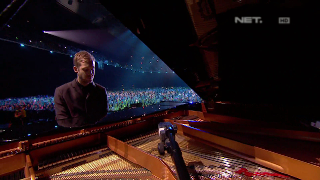 andriawaraesah's tweet photo. Pecaaahhhhh paraahh RT @netmediatama: NOW - @CalvinHarris - Outside (feat. @elliegoulding) #BBCMusicAwardsOnNETtv http://t.co/a494EuF5ne