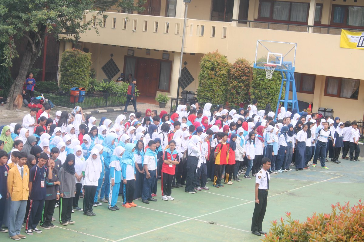 Peserta Torch sedang mengikuti apel pagi :D #Flashback14Februari