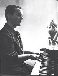 Chopin_Official's tweet photo. #Los grandes siempre empiezan desde pequeños.
By Frederic CHopin http://t.co/ZjOCnqR0aM