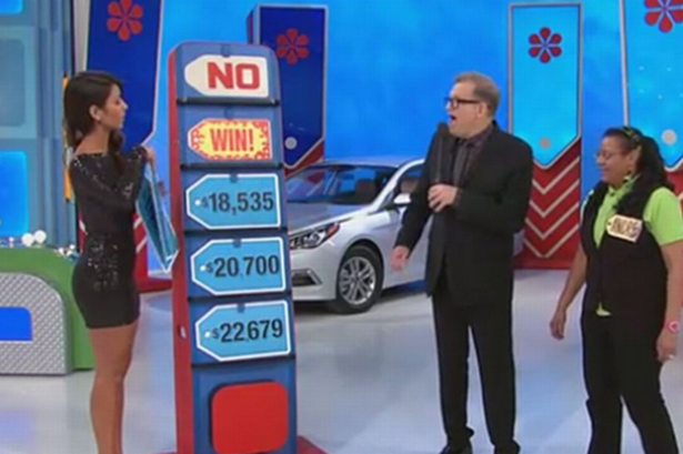 RecordTVNews's tweet photo. Watch the hilarious moment Price Is Right model accidentally wins contestant a car http://t.co/MhXG1nrbIu http://t.co/Gk7MYZqteC