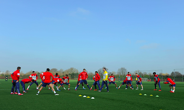 Footballtweet's tweet photo. Arsenal have every single senior player fit and in full training.

The first time since November 2005. Incredible. http://t.co/Vc6vfWUUmL