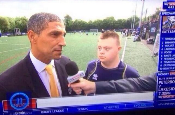 SundayShoutsFC's tweet photo. Chris Hughton and Wayne Rooney. http://t.co/MScAevuydd