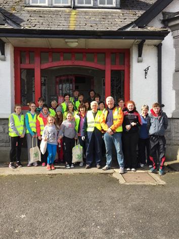 TheAdareManor's tweet photo. Adare village clean up completed! Smiles all round after a great morning #teamlimerickcleanup #TLC @TLC_Limerick http://t.co/6jM7d7vyY4