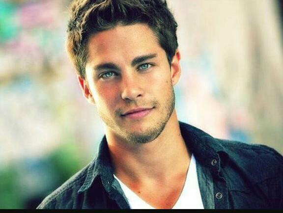 RolMaximoGlee's tweet photo. ¡Nuestro Brody Weston ocupado @westfromeast ! http://t.co/K8gTqtzxoI