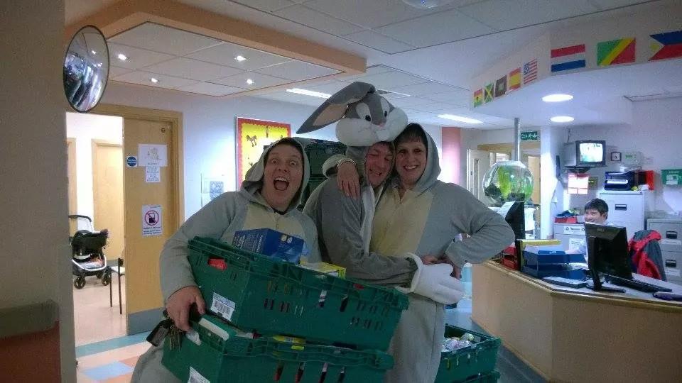 suzyroberts123's tweet photo. Easter bunny madness at the children's ward @Worcs23440 @smilingtoad41 @its4bert #somanyeggs#loveit#abigthankyou http://t.co/C4N8pYEIey