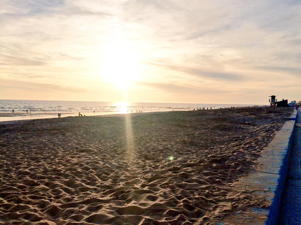 mmarinap's tweet photo. #sol #playa #VACACIONES!!!!esto es vida...😎👙☀️🏊🍻 http://t.co/WfA4oZFusM