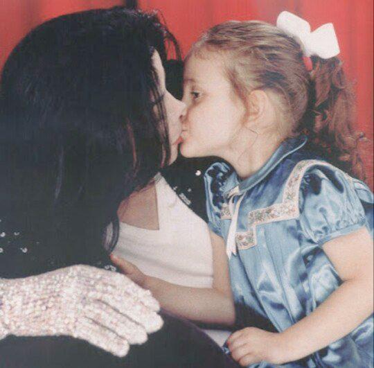 Hoje a nossa princesa esta fazendo 17 anos! Happy Birthday Paris Jackson  