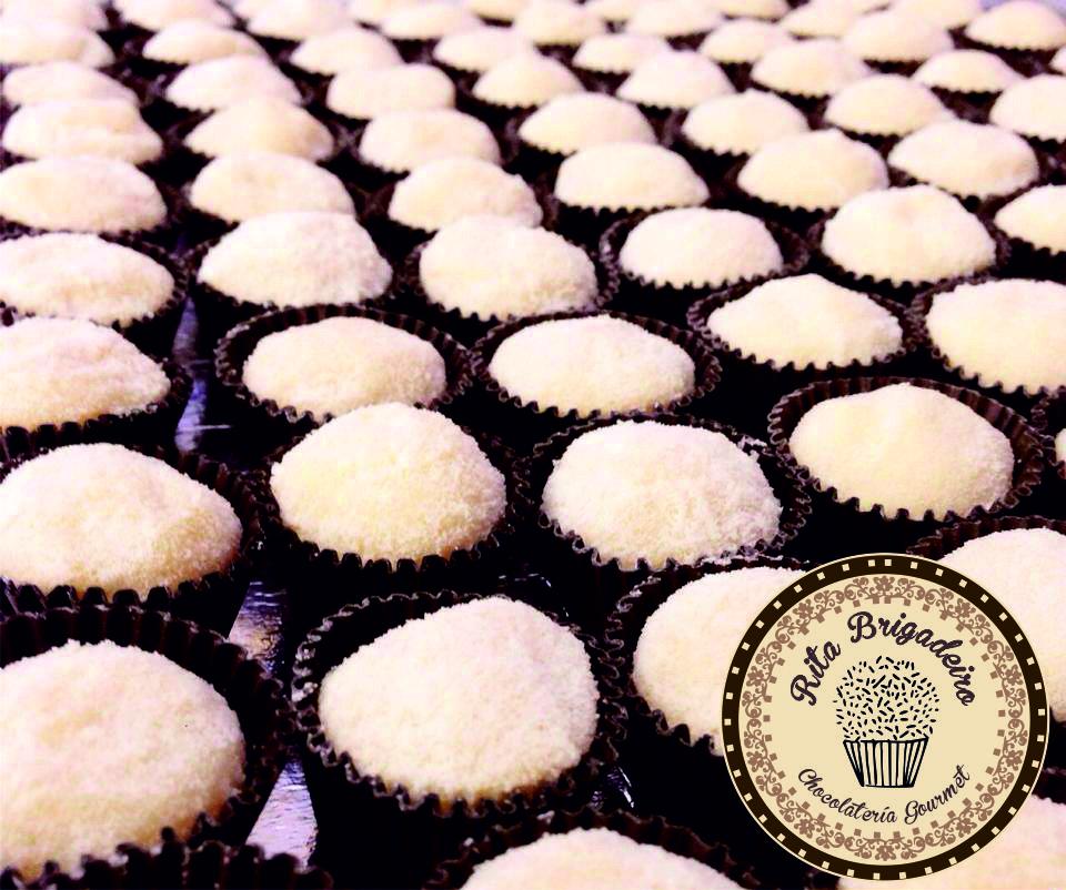 brigaderiaesp's tweet photo. Brigadeiros de Leche para un gran evento!
Pasta de chocolate blanco cubierto con leche en polvo ¡Están exquisitos! http://t.co/NNPwEj2K9h