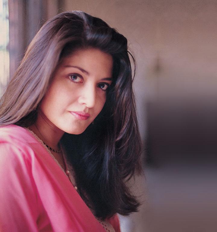 Happy Birthday Nazia Hasan! A lady with a beautiful voice, face and soul. May Allah grant her Jannah. 