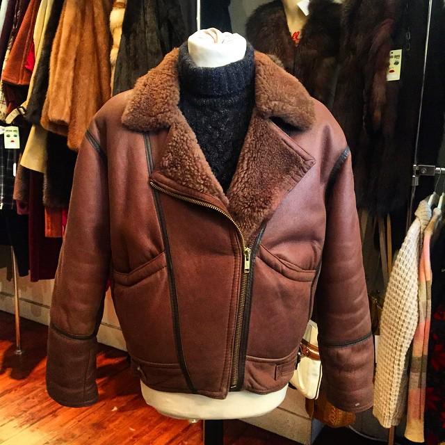 VintageGuruScot's tweet image. Gents leather flying jacket £65 UK M #gents #jacket #flyingjacket #pilot #aviation #coat #sheepskin #warm #cosy #ou…