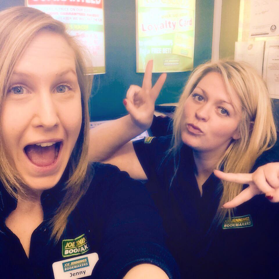 Jennybishop29's tweet photo. Smashing some crisps today with @LadyLors #piggingout #toomanycrisps http://t.co/Lzb9zaYtnS