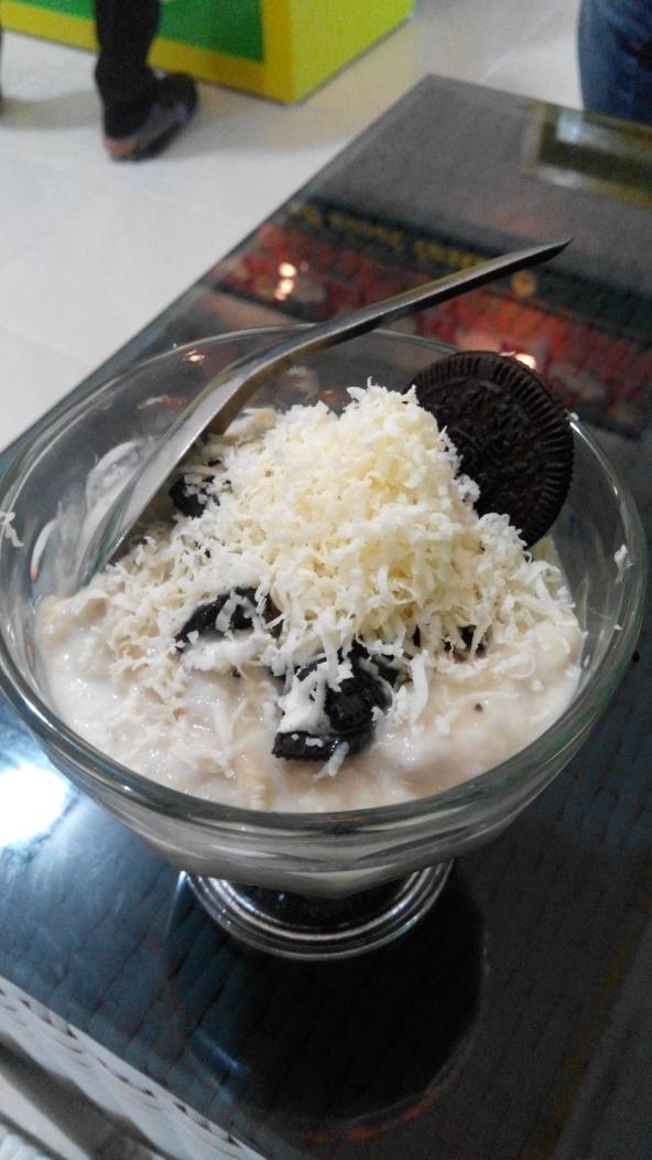 Mimin lagi nyobain sop duren nih namanya kalo hak slah sop duren oreo. Enak nih kayaknya mampir ke <a href="/durencornerLPG/">sopdurencorner</a>.