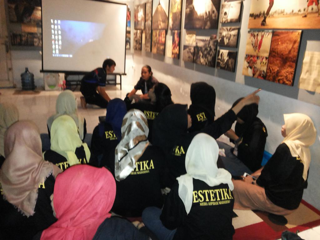 EstetikaPress's tweet photo. Materi kelima 'Fotografi' oleh Kanda Yusran di Galeri Antara http://t.co/LYY8s6QGKs
