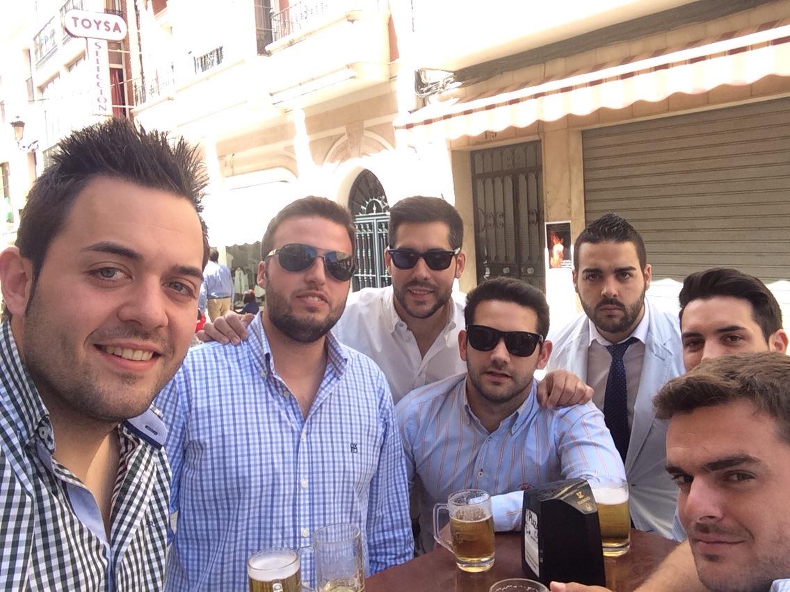Cristobalmuca's tweet photo. Viernes santo de amigos!!!!
@aespejo4 @CabreraVital @JavierMoralV @FcoJavier_21 @AlejandroCrdoba http://t.co/d4ATkPfp78