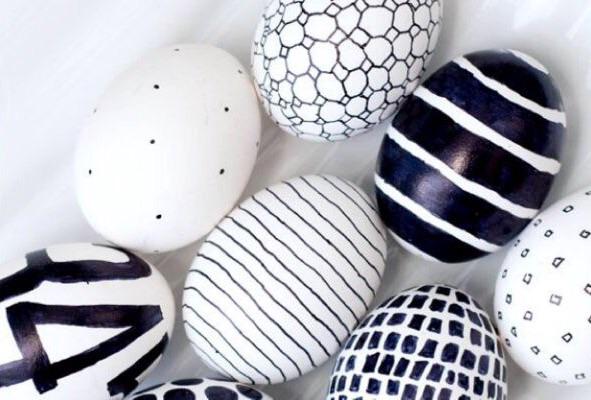 Mooi monochroom! RT <a href="/DessoHome/">Desso Home</a>: Al begonnen met het schilderen van de #paaseieren? Tip: ga voor hip zwart-wit!