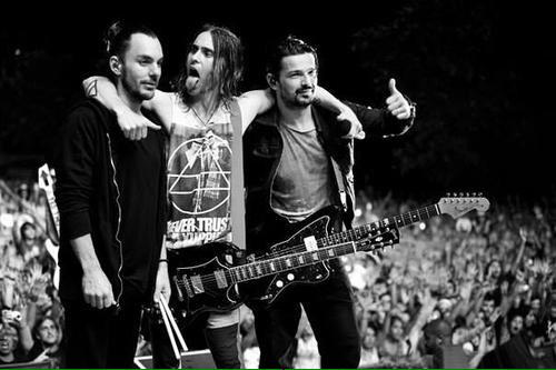 aIejandrarose's tweet photo. ECHELON THIS IS A CALL TO ARMS. WE NEED A HARDCORE VOTING SPREE. SPREAD THE WORD. △̵̵ #VOTEFORMARS #RT http://t.co/HhkOzJnB0S