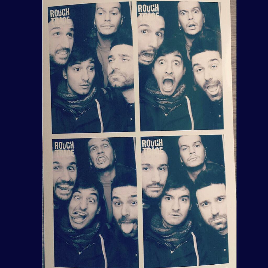 allen_bets's tweet photo. POLARO-ID #fregnoni #friends londra2015 @AndreaDianetti @fabriziosimone http://t.co/fB7ncMFtiP