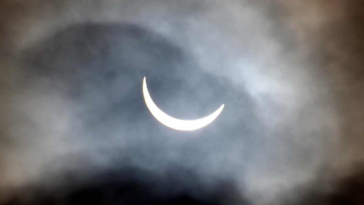 davezannis's tweet photo. Last month's #PartialSolarEclipse; pic taken from my doorstep in #Dungarvan, #Ireland. Photo: 20th March, 2015 http://t.co/hJdBXGOKyI