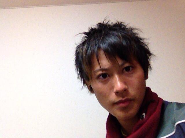 大阪国際大学男子硬式庭球部 Ar Twitter 本日から部員紹介をしていきます まずは四回生の安田悠矢 役職は主将です ジャニーズ系の顔で部員イケメンナンバーワン テニスでは得意のフォアハンドでバンバン攻めていきます 今年のリーグ戦期待しましょう Http