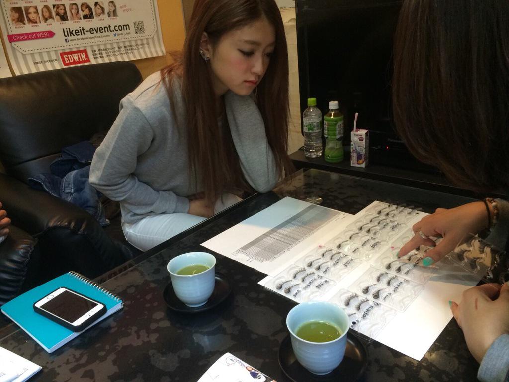 michopaaaaa's tweet photo. 【重大発表】
この度、つけまつげ『EYEMAZING』のプロデュース商品を出すことになりました✨
前に書いてたあるもののプロデュースをしてるって言ってたのはこれのことだよ！
発売日はまだ言えないんだけどみんなお楽しみに💓
#拡散希望 http://t.co/qgyplJ9unI