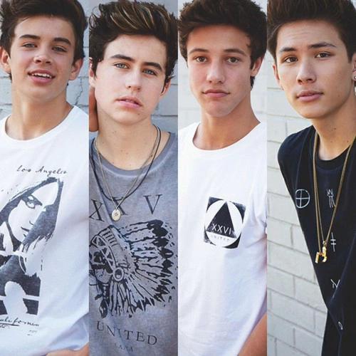 vo_tanja's tweet photo. "@carterreynolds: RT/fav the tweet with 4 pictures and I'll follow you ☺️" http://t.co/R616DDYgn8