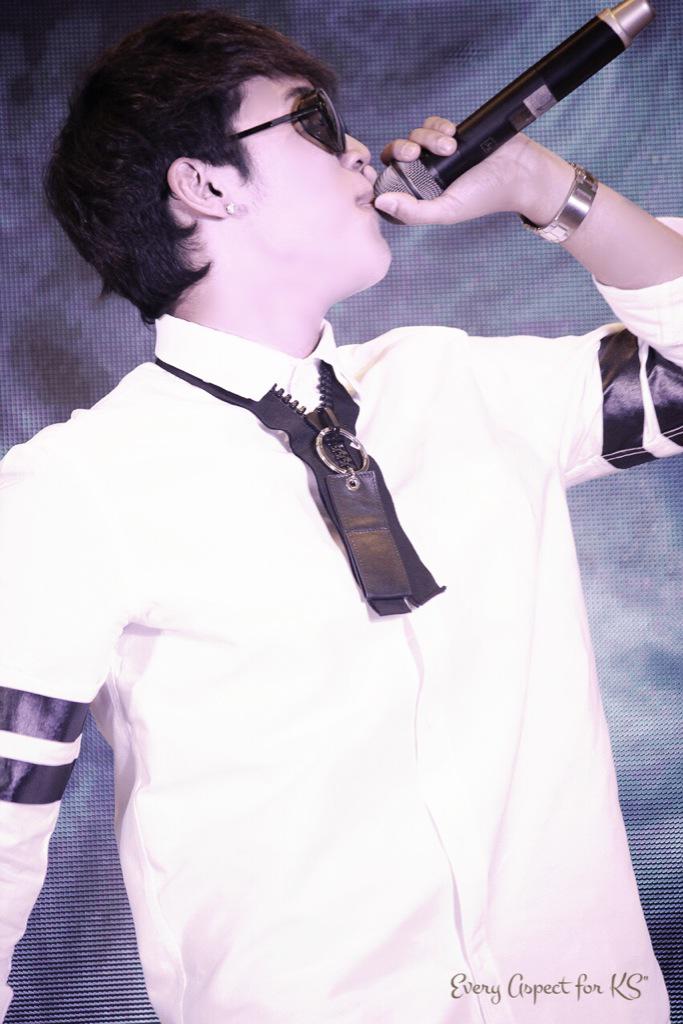 overdamxxn's tweet photo. 20150403 #KS การได้ถ่ายและทำรูปเคเอส ทำให้รู้ว่า มันท้าทายมาก 5555 #EveryAspectForKS http://t.co/OXGXAy9vXw