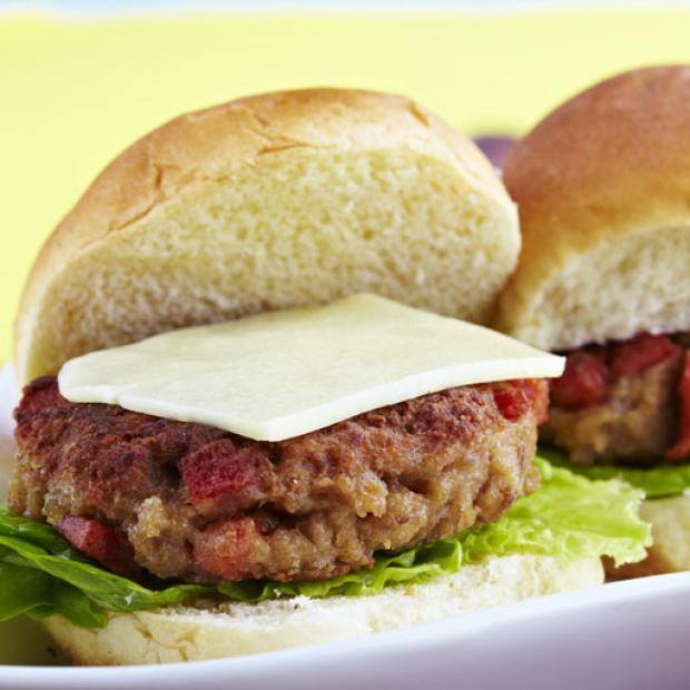 GastroLujuria's tweet photo. Hamburguesas con salchicha https://t.co/rHaHDkEL4c #GastroLujuria https://t.co/XzP8LNWcvz
