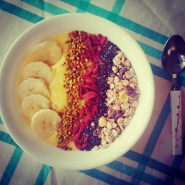 LaNatural_CL's tweet photo. Namaste ✨ Este fin de semana hay que empezarlo con energía, de desayuno: Mango banana bowl… http://t.co/9dKlgG7qsF http://t.co/p6KesEnJy1