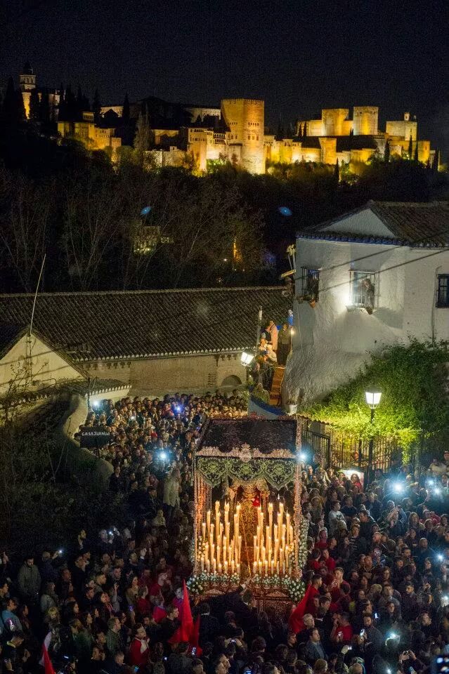 mariiagcf's tweet photo. Instantes mágicos de un gran #miercolesSanto #losgitanos #princesasGitanas http://t.co/mV5NEfqJbc