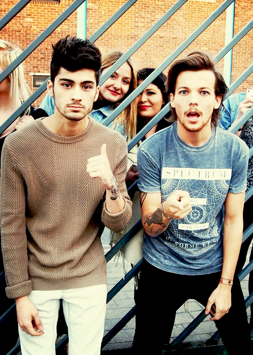 xthankyouharryx's tweet photo. Brothers.. forever.

We're losing!

RT to VOTE!!

#OneDirection #TheyreTheOne @radiodisney http://t.co/v2j7MCrhvz