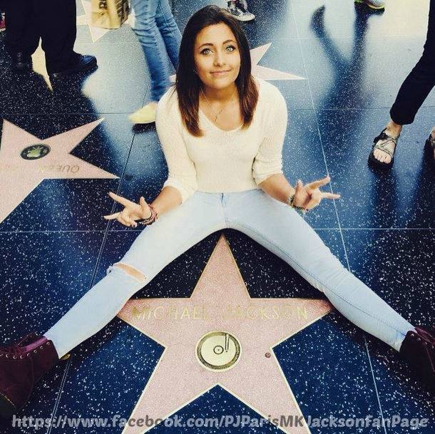 A garotinha está fazendo 17 anos Happy Birthday Paris Jackson  We love you 