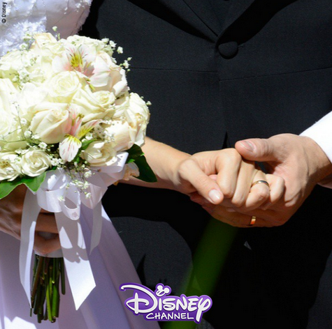 DiversaoDisney's tweet photo. Olha o quem vem pra hoje em #Violetta:
O casamento mais esperado!
Não perca o último episódio, hoje ás 18:00H. http://t.co/R3SRGjEvwp