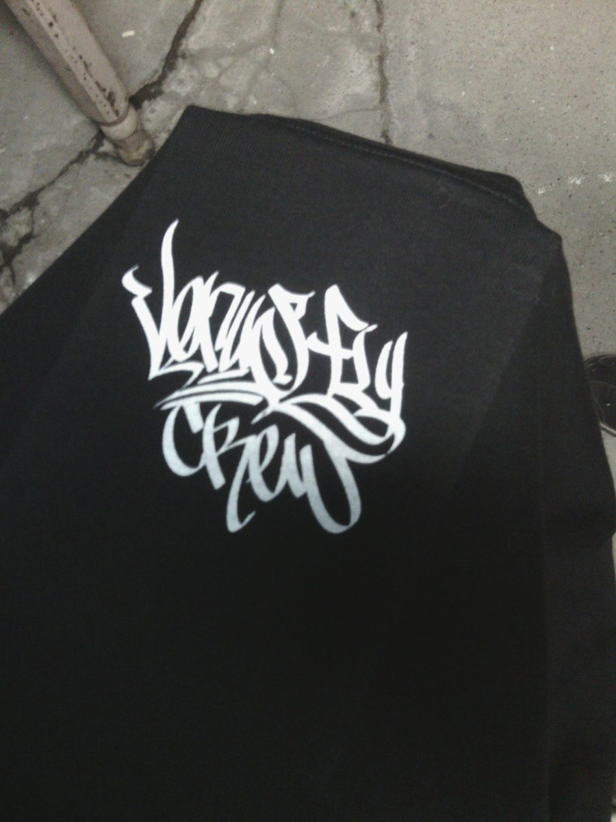 wrecklords's tweet photo. @DanTresOmi @DumiLM @ReekSkeezy this i a handstyle i created then screen printed for the Venusflycrew http://t.co/OzUq9ewdZ1