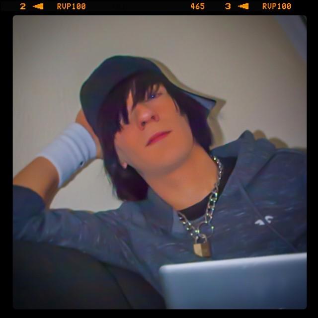 AlphaEmo's tweet photo. Net surfing bored red eyed #emo #emogay #emoqueer #emoscene #instaemo #instagay #instaque… http://t.co/Pk71qspAtd http://t.co/Fc5lhwE4e3