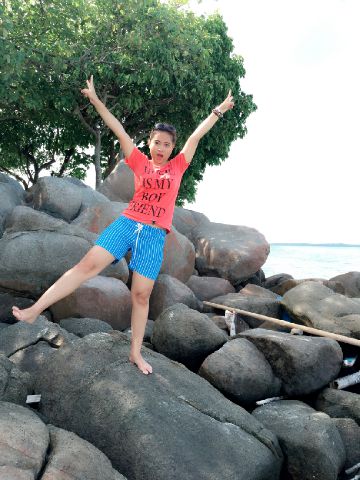 Prithaoktisari's tweet photo. I'm freeeeee \(´▽`)/  @pulau laskar pelangi http://t.co/ZxXzSY3cpB